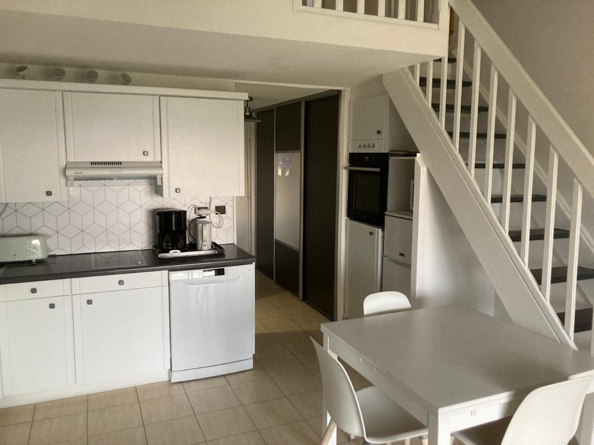 Appartement 2 Chambres Avec Piscine Face A La Mer A La Coudouliere Six-Fours-les-Plages Bagian luar foto
