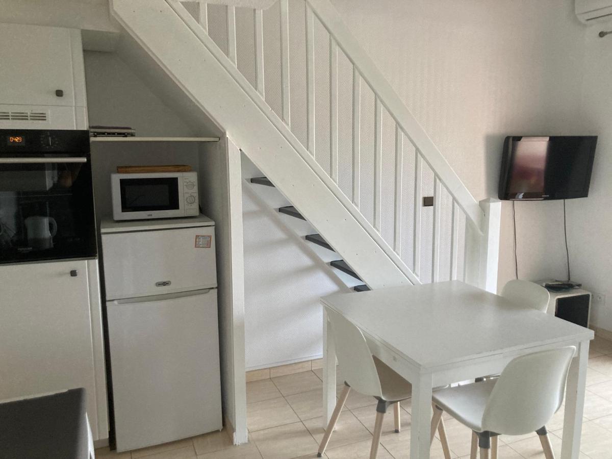 Appartement 2 Chambres Avec Piscine Face A La Mer A La Coudouliere Six-Fours-les-Plages Bagian luar foto